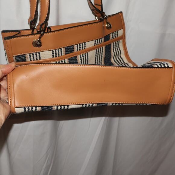 NWOT Jones New York Signature Bag Tan Blue White Stripe, Outside pocket - Picture 7 of 14